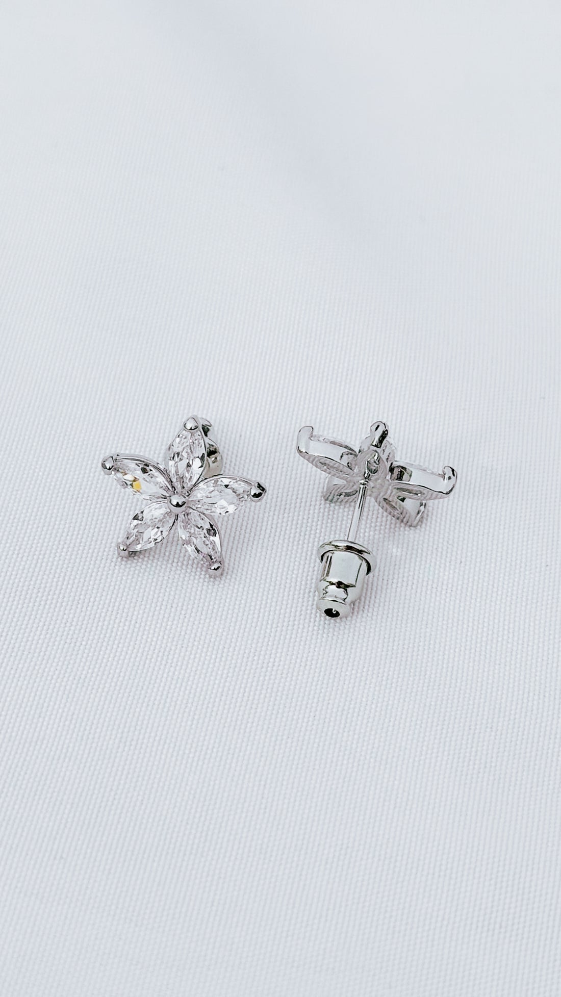 Sparkly flower stud earrings with marquise-cut cubic zirconia in silver. Lightweight, everyday shine, gift-ready.