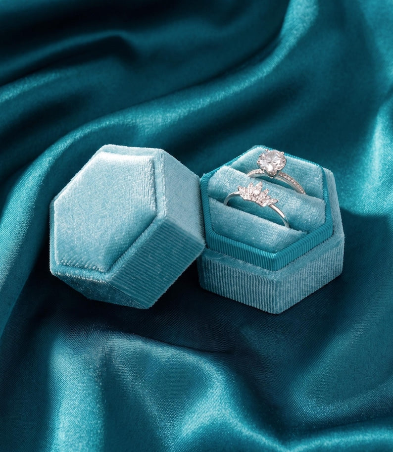 Octagon Velvet Ring Box — product view 4