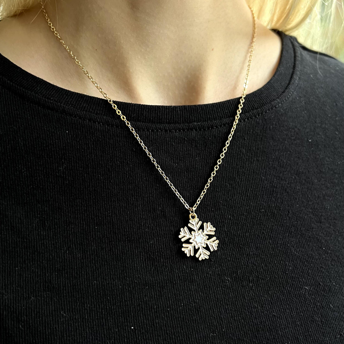 Dainty Snowflake Necklace, Thoughtful Holiday Gift for Her, Under 20, Gold necklace, Christmas gift, Snowflake necklace, Christmas Present