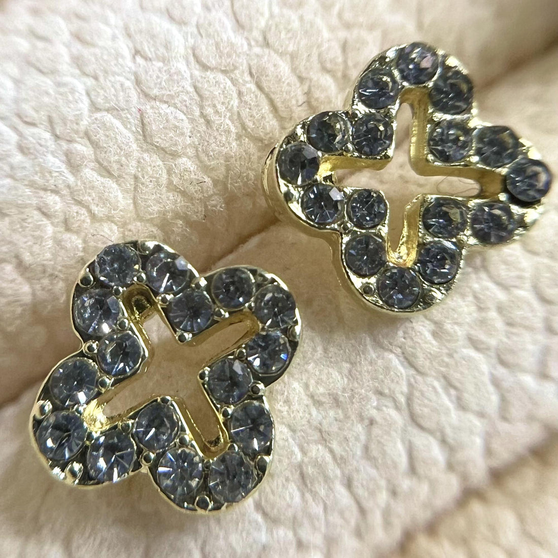 dainty gold clover stud earrings, gold leaf flower earrings, sterling silver clover earrings, gift for her, gifts for mom, four leaf clover