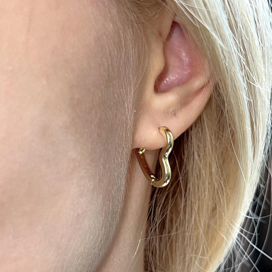 Heart Hoops Earrings Gold Heart Hoop Earrings Minimalist Earrings Perfect Gift for Her Gifts for Women Huggie Hoop Earrings Love Earrings