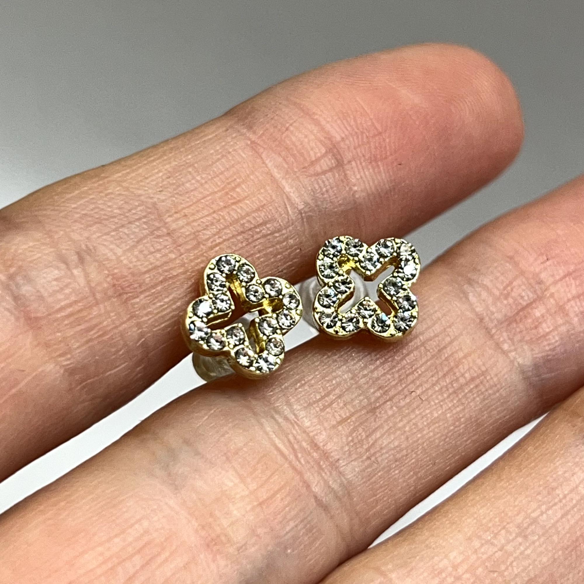 dainty gold clover stud earrings, gold leaf flower earrings, sterling silver clover earrings, gift for her, gifts for mom, four leaf clover