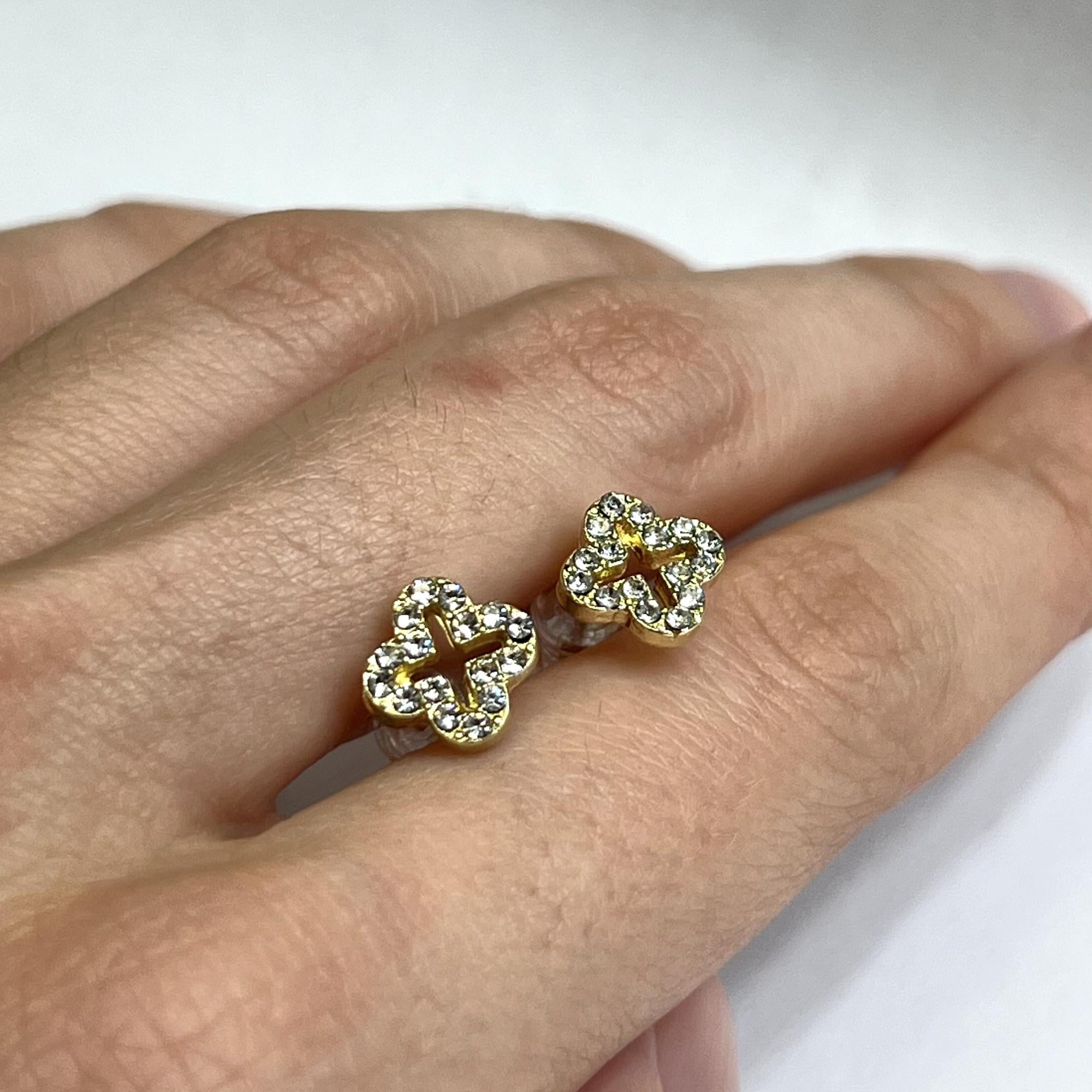 dainty gold clover stud earrings, gold leaf flower earrings, sterling silver clover earrings, gift for her, gifts for mom, four leaf clover