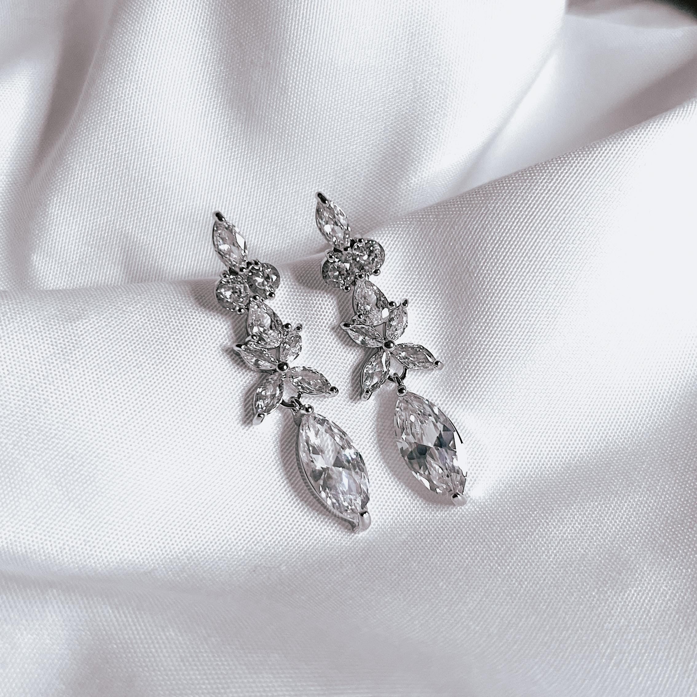 Crystal Drop Earrings Bridal Wedding Jewelry for Bride Silver Dangle Earrings Bridesmaid Earrings Dainty Bridal Gift Elegant Gift for Her