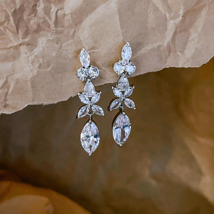 Crystal Drop Earrings Bridal Wedding Jewelry for Bride Silver Dangle Earrings Bridesmaid Earrings Dainty Bridal Gift Elegant Gift for Her