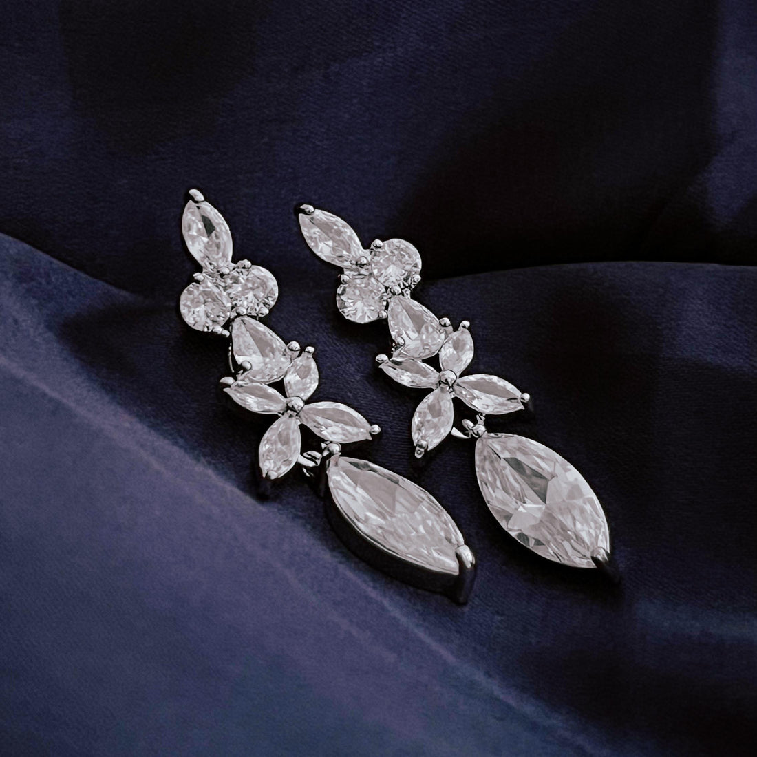 Crystal Drop Earrings Bridal Wedding Jewelry for Bride Silver Dangle Earrings Bridesmaid Earrings Dainty Bridal Gift Elegant Gift for Her