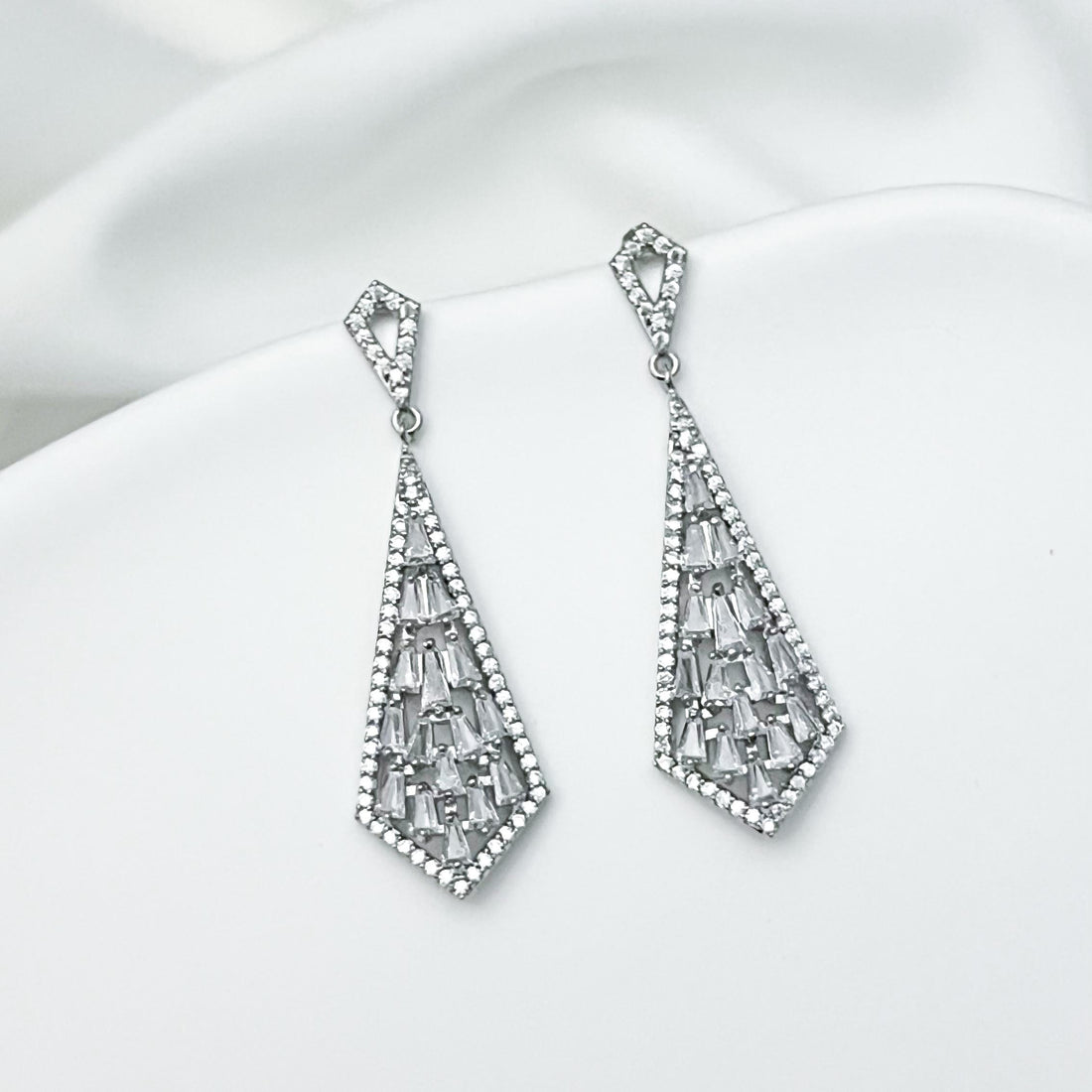 Crystal Art Deco Drop Earrings Bridal Long Earrings Vintage Silver Statement Jewelry Diamond Wedding Earring Bridesmaid Jewelry Gift for Her