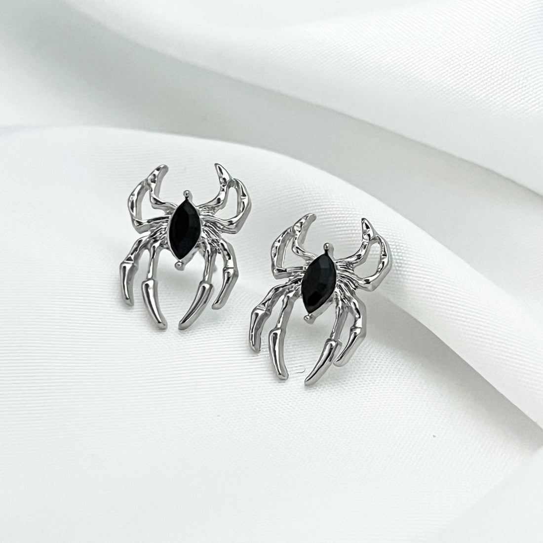 Spider Large Stud Earrings Gothic Halloween Earrings Dark Aesthetic Jewelry Black Spider Earrings Gothic Jewelry Creepy Style Unique Jewelry