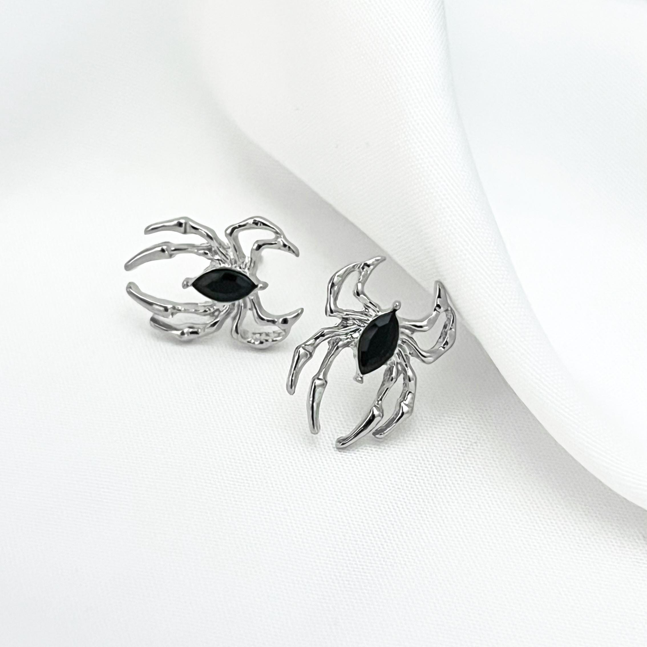 Spider Large Stud Earrings Gothic Halloween Earrings Dark Aesthetic Jewelry Black Spider Earrings Gothic Jewelry Creepy Style Unique Jewelry