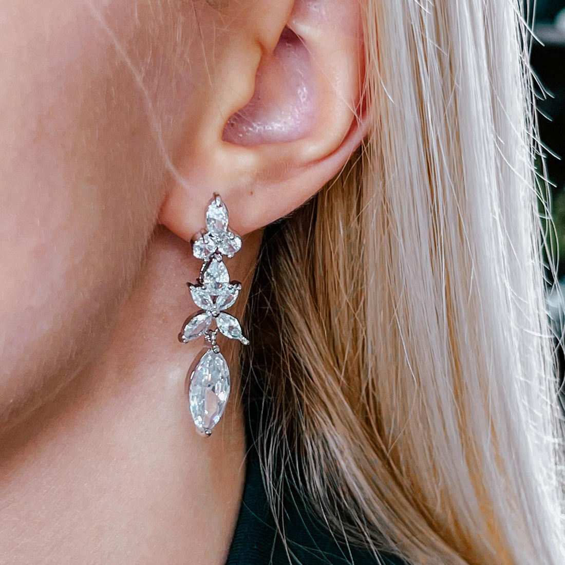 Crystal Drop Earrings Bridal Wedding Jewelry for Bride Silver Dangle Earrings Bridesmaid Earrings Dainty Bridal Gift Elegant Gift for Her