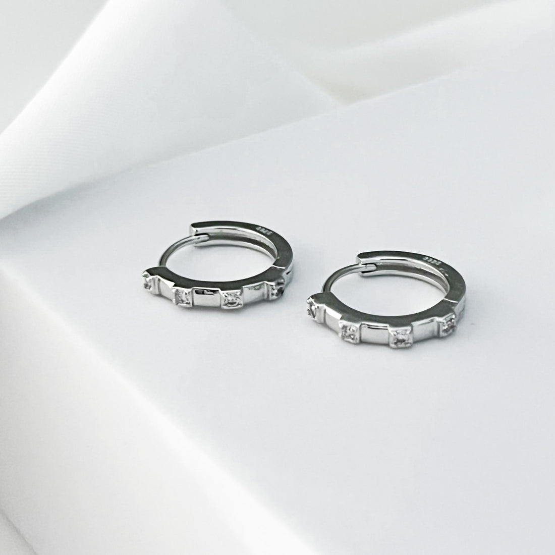Minimalist Huggie Hoop Earrings Silver CZ Huggies Everyday Earrings Dainty Huggie Hoops Bridesmaid Gift Small Hoops Women Elegant Jewelry