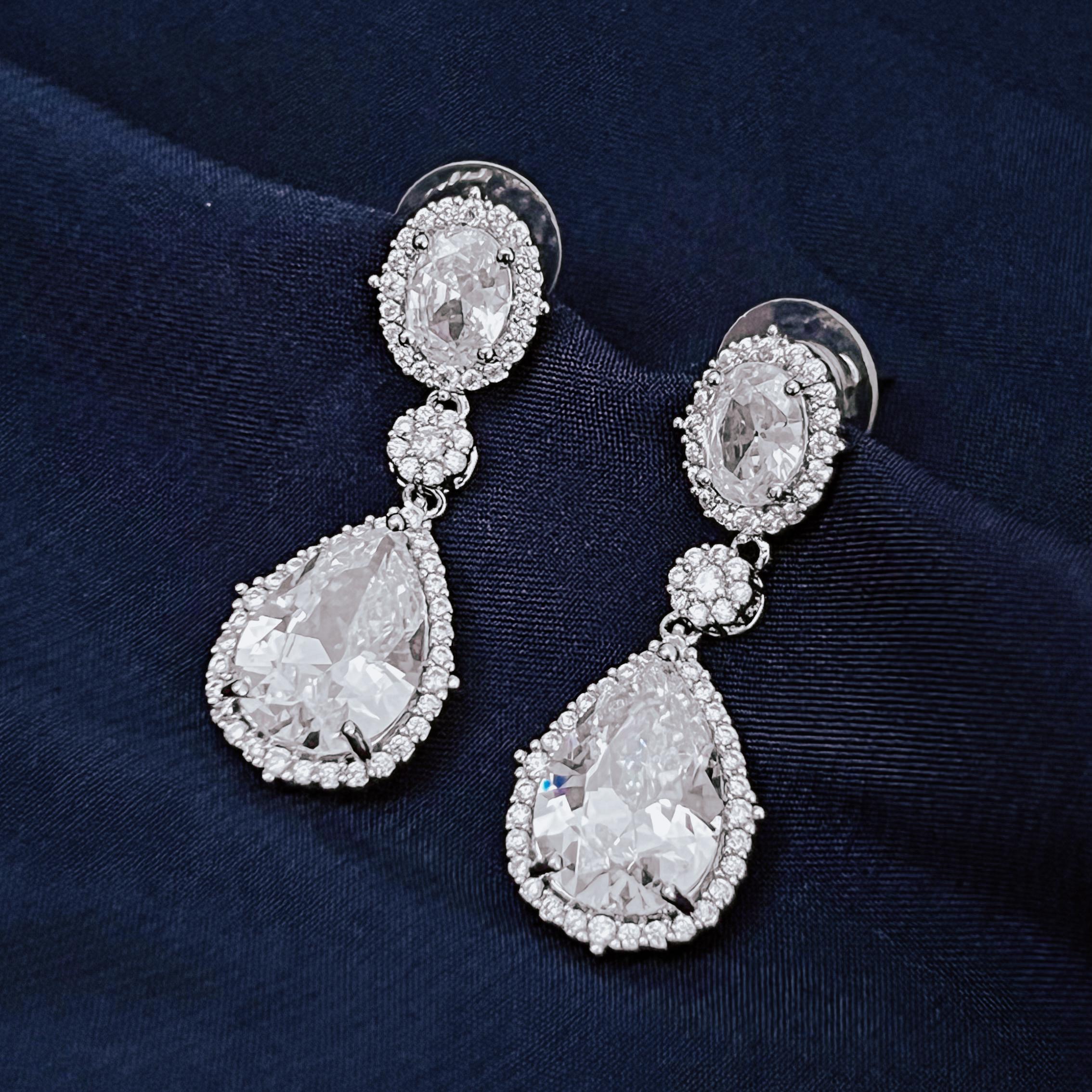 Crystal Dangle Teardrop Earrings Diamond Earrings Triple Diamond Drop Earrings Minimalist Earrings Elegant Crystal Studs Bridesmaid Gift