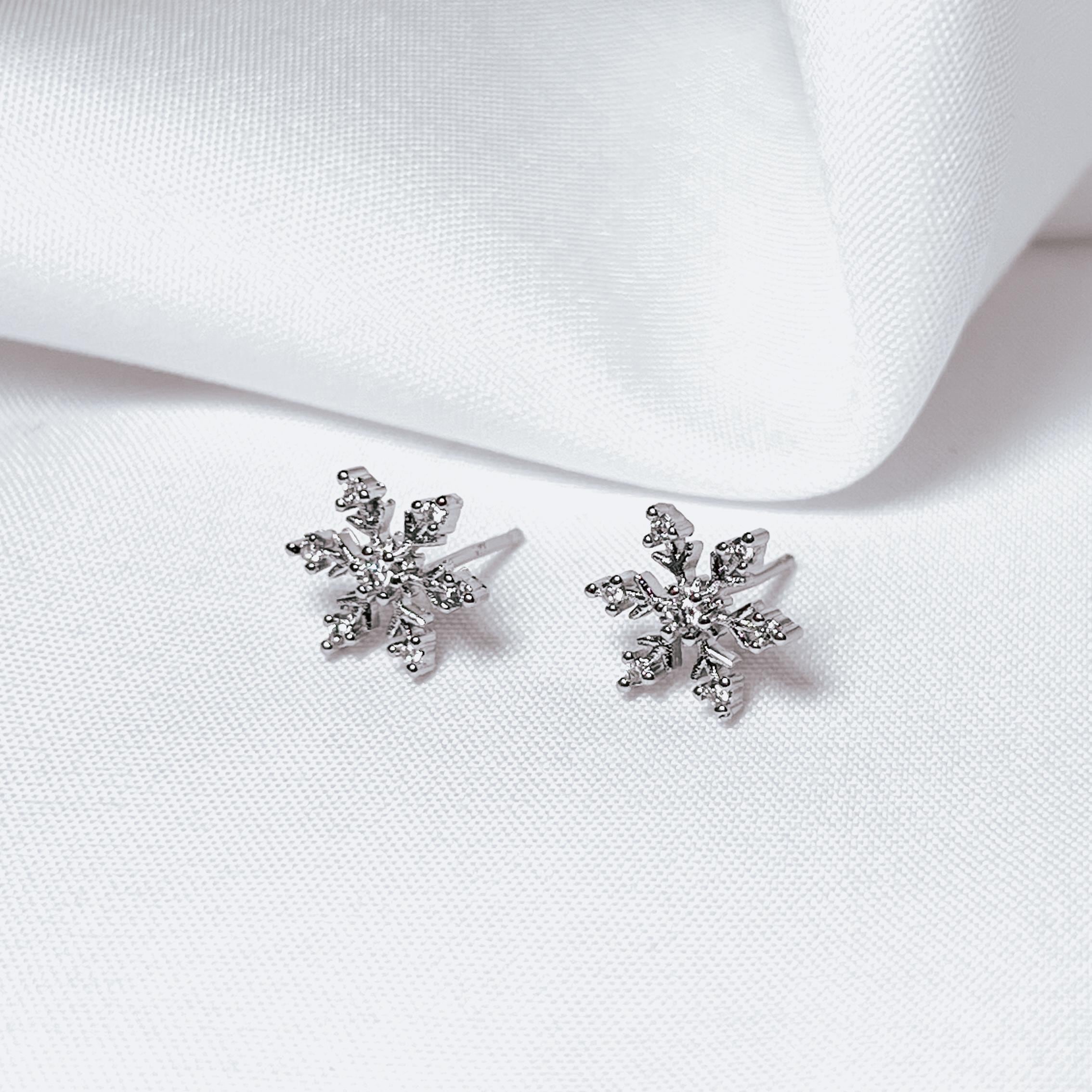 Sterling Silver Snowflake Stud Earrings CZ Crystal Earrings Winter Jewelry Christmas Earrings Minimalist Studs Elegant Gift for Her