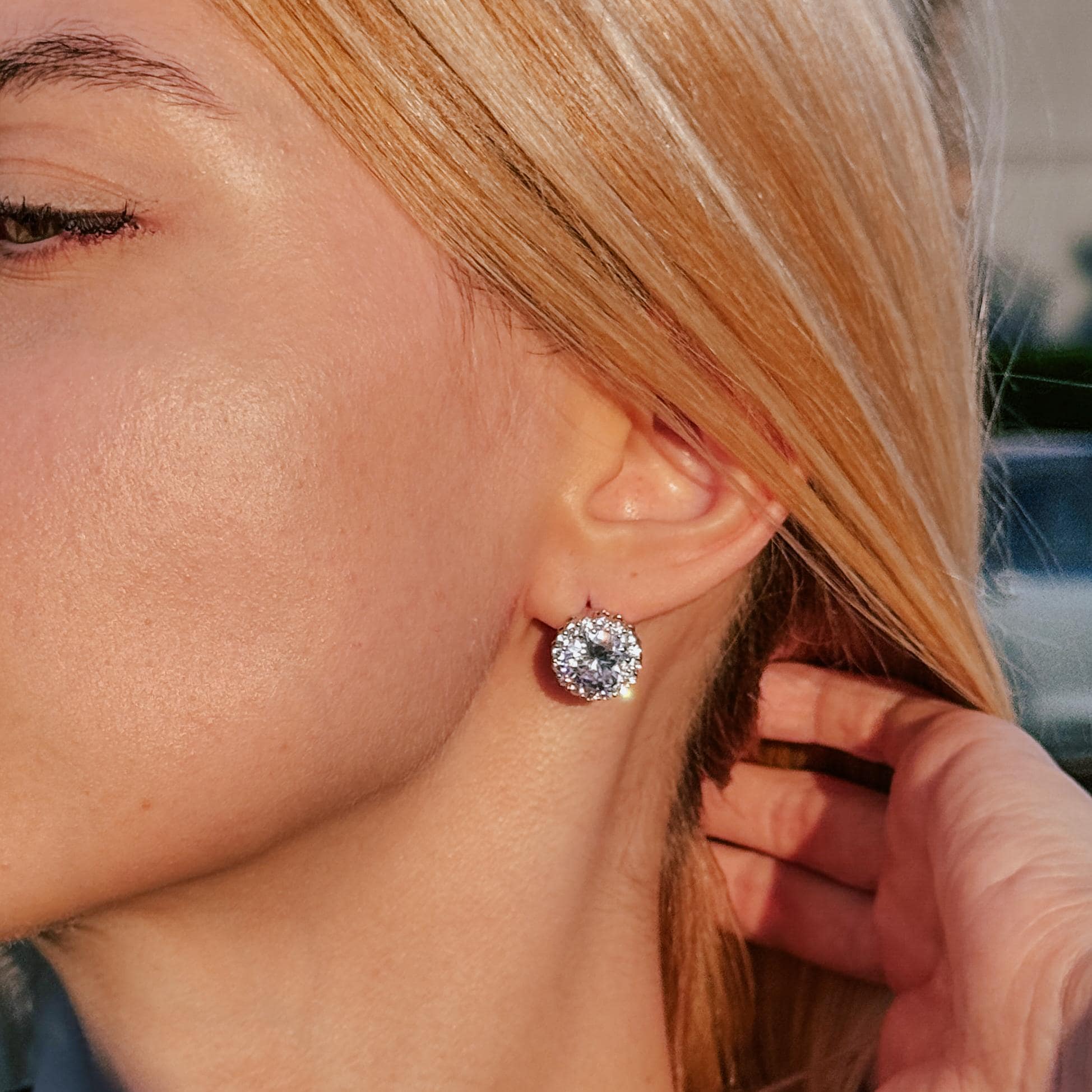 Moissanite Halo Stud Earrings Round Brilliant Cut Sparkling Stone Everyday Jewelry Anniversary Wedding Gift for Women Elegant Statement Gift