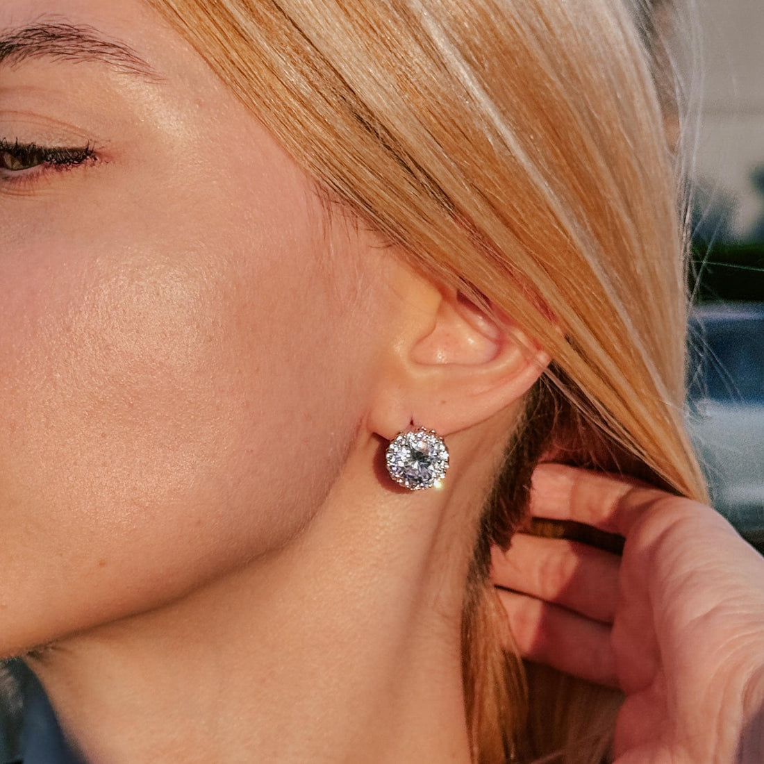 Moissanite Halo Stud Earrings Round Brilliant Cut Sparkling Stone Everyday Jewelry Anniversary Wedding Gift for Women Elegant Statement Gift