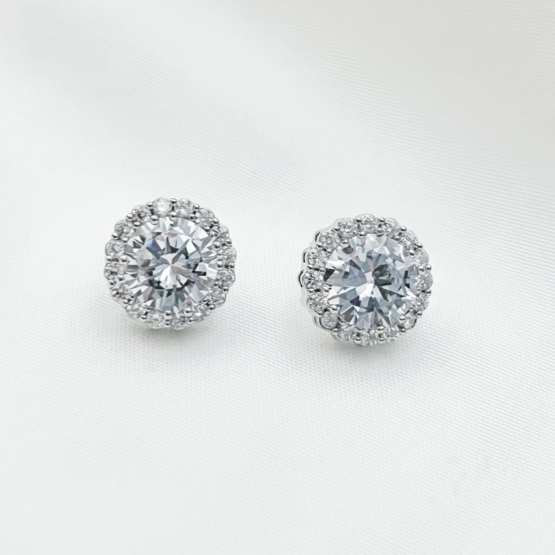 Moissanite Halo Stud Earrings Round Brilliant Cut Sparkling Stone Everyday Jewelry Anniversary Wedding Gift for Women Elegant Statement Gift