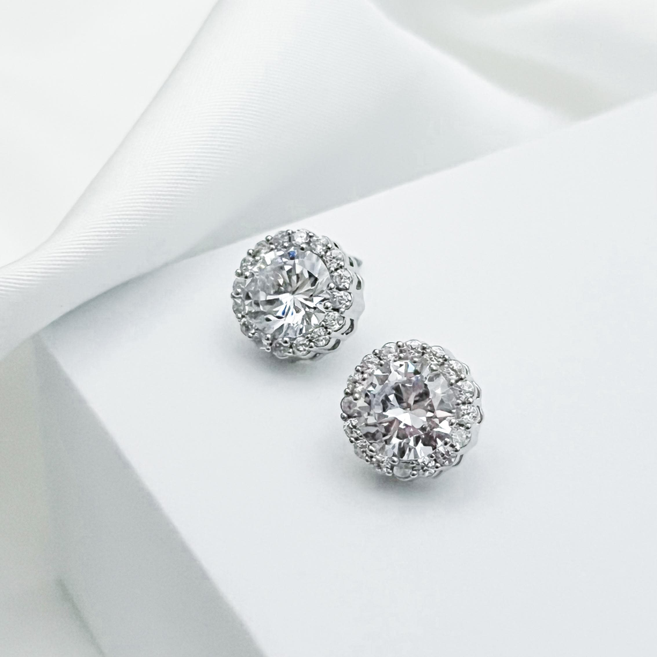 Moissanite Halo Stud Earrings Round Brilliant Cut Sparkling Stone Everyday Jewelry Anniversary Wedding Gift for Women Elegant Statement Gift