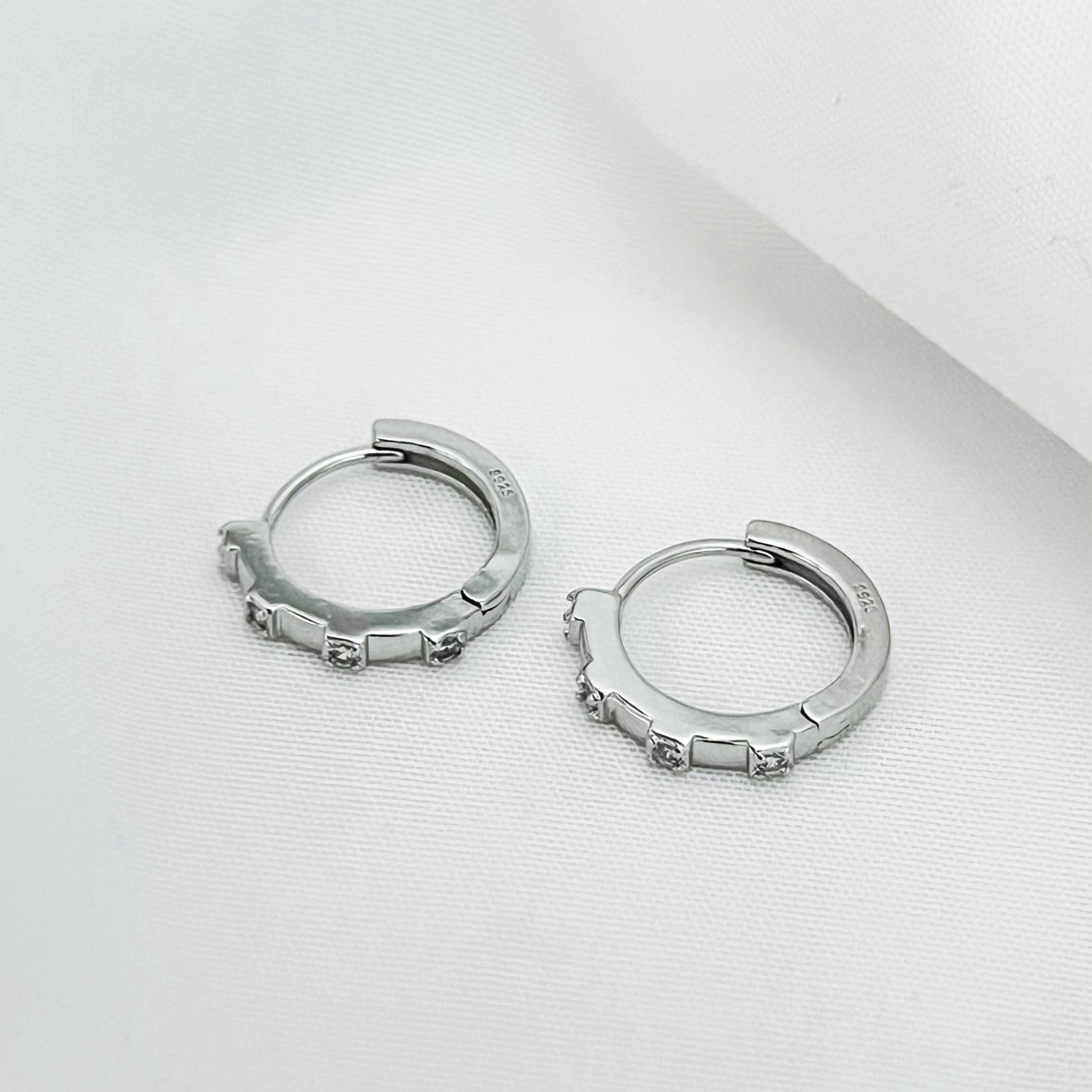 Minimalist Huggie Hoop Earrings Silver CZ Huggies Everyday Earrings Dainty Huggie Hoops Bridesmaid Gift Small Hoops Women Elegant Jewelry
