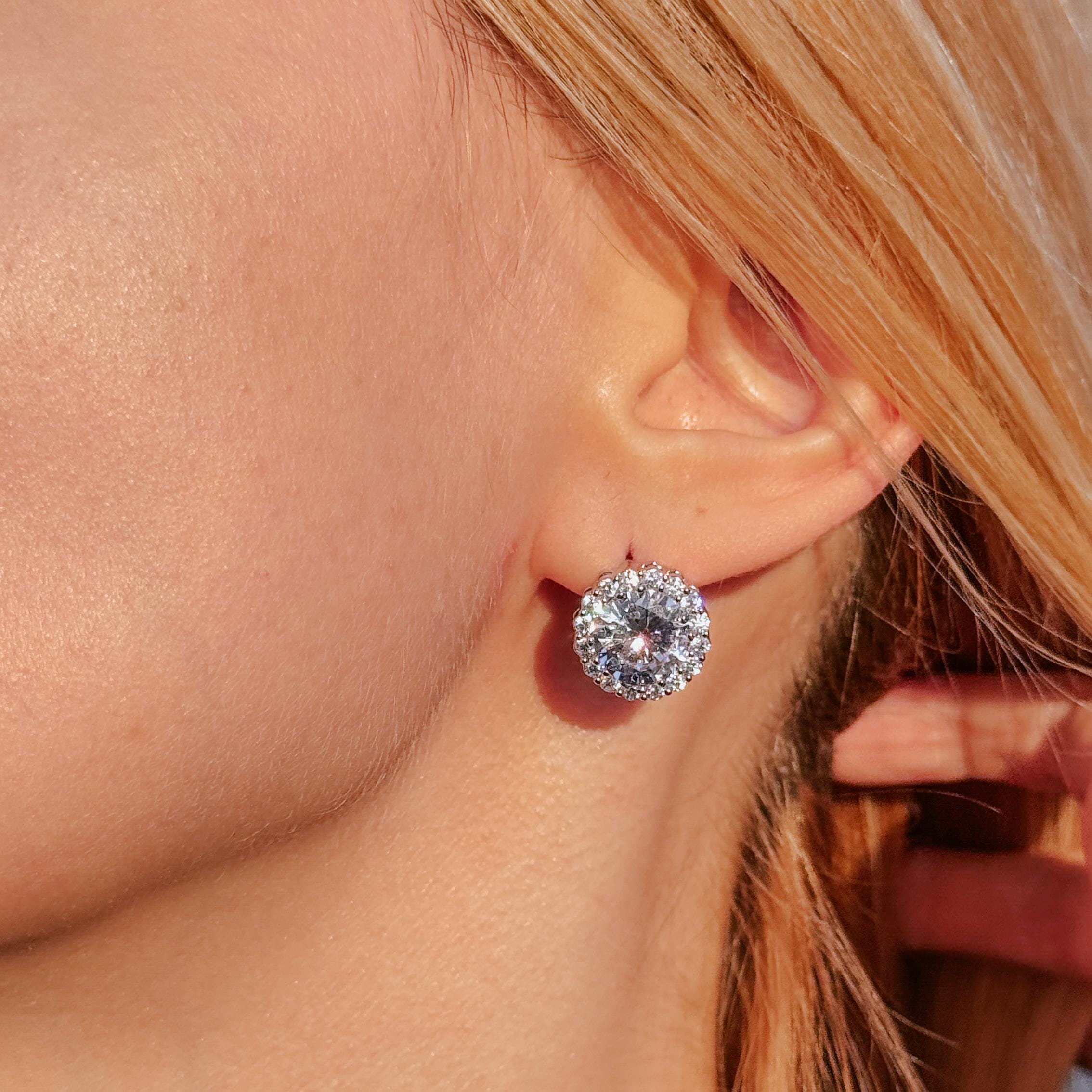 Moissanite Halo Stud Earrings Round Brilliant Cut Sparkling Stone Everyday Jewelry Anniversary Wedding Gift for Women Elegant Statement Gift