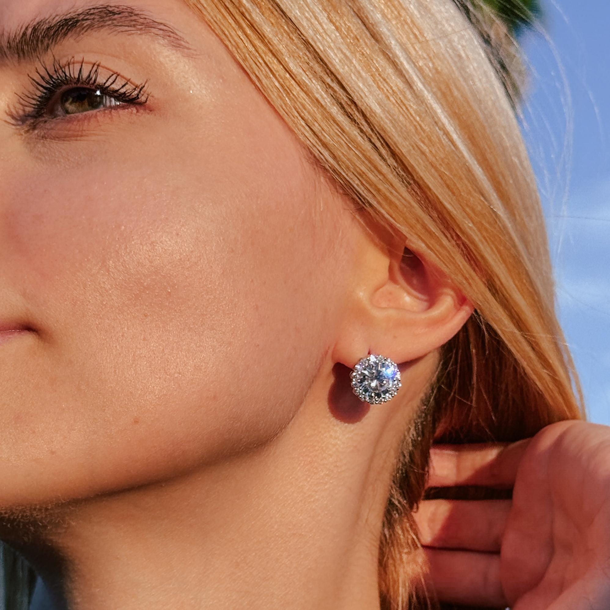 Moissanite Halo Stud Earrings Round Brilliant Cut Sparkling Stone Everyday Jewelry Anniversary Wedding Gift for Women Elegant Statement Gift