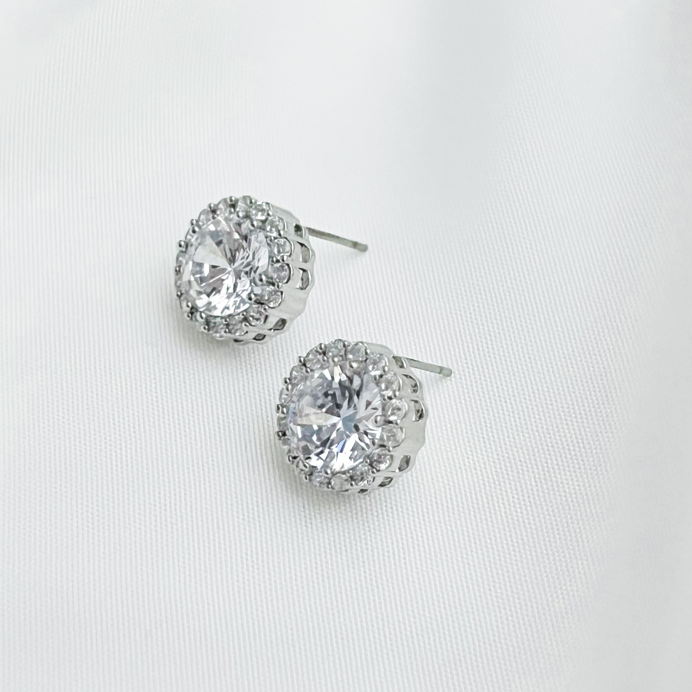 Moissanite Halo Stud Earrings Round Brilliant Cut Sparkling Stone Everyday Jewelry Anniversary Wedding Gift for Women Elegant Statement Gift