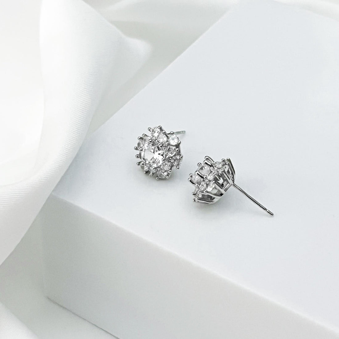 Snowflake Stud Earrings Big Star Snowflake Statement Winter Jewelry Starburst Earrings Sparkling Holiday Earrings Christmas Gift for Her