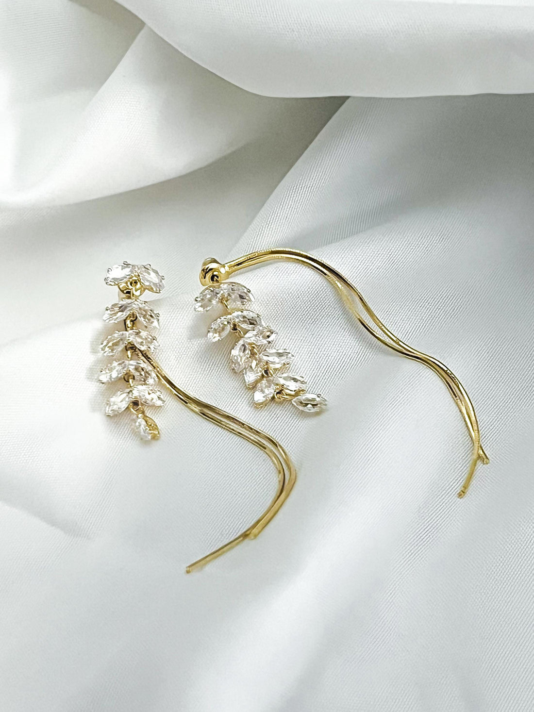 Silver Crystal Leaf Drop Earrings Bridal Dangle Earrings Wedding Jewelry for Bride Silver Bridesmaid Earrings Elegant Gift for Her