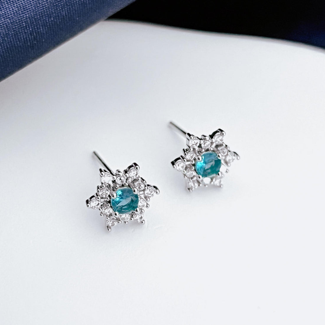 Sterling Silver Snowflake Stud Earrings CZ Crystal Earrings Winter Jewelry Christmas Earrings Minimalist Studs Elegant Gift for Her