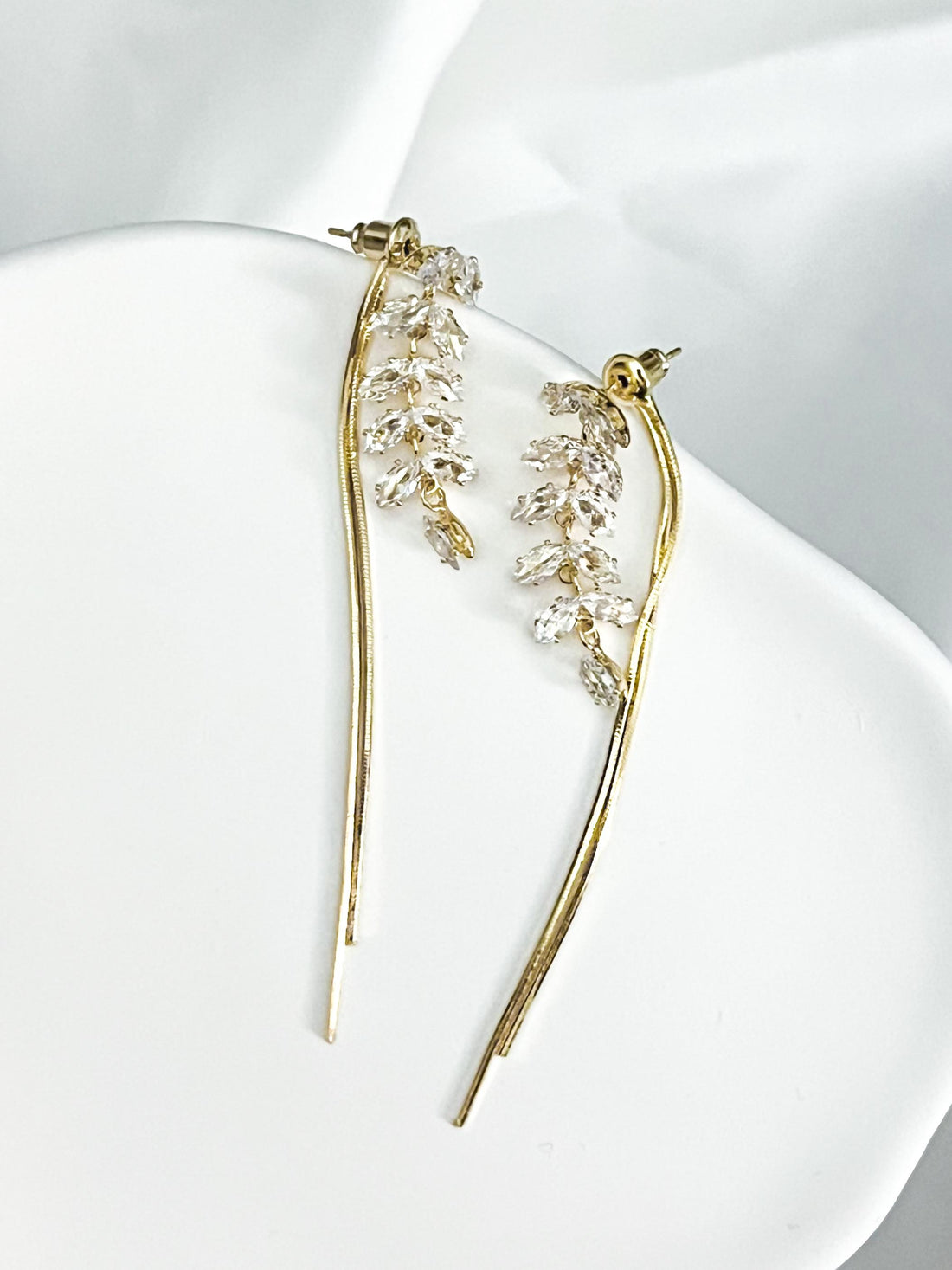 Silver Crystal Leaf Drop Earrings Bridal Dangle Earrings Wedding Jewelry for Bride Silver Bridesmaid Earrings Elegant Gift for Her