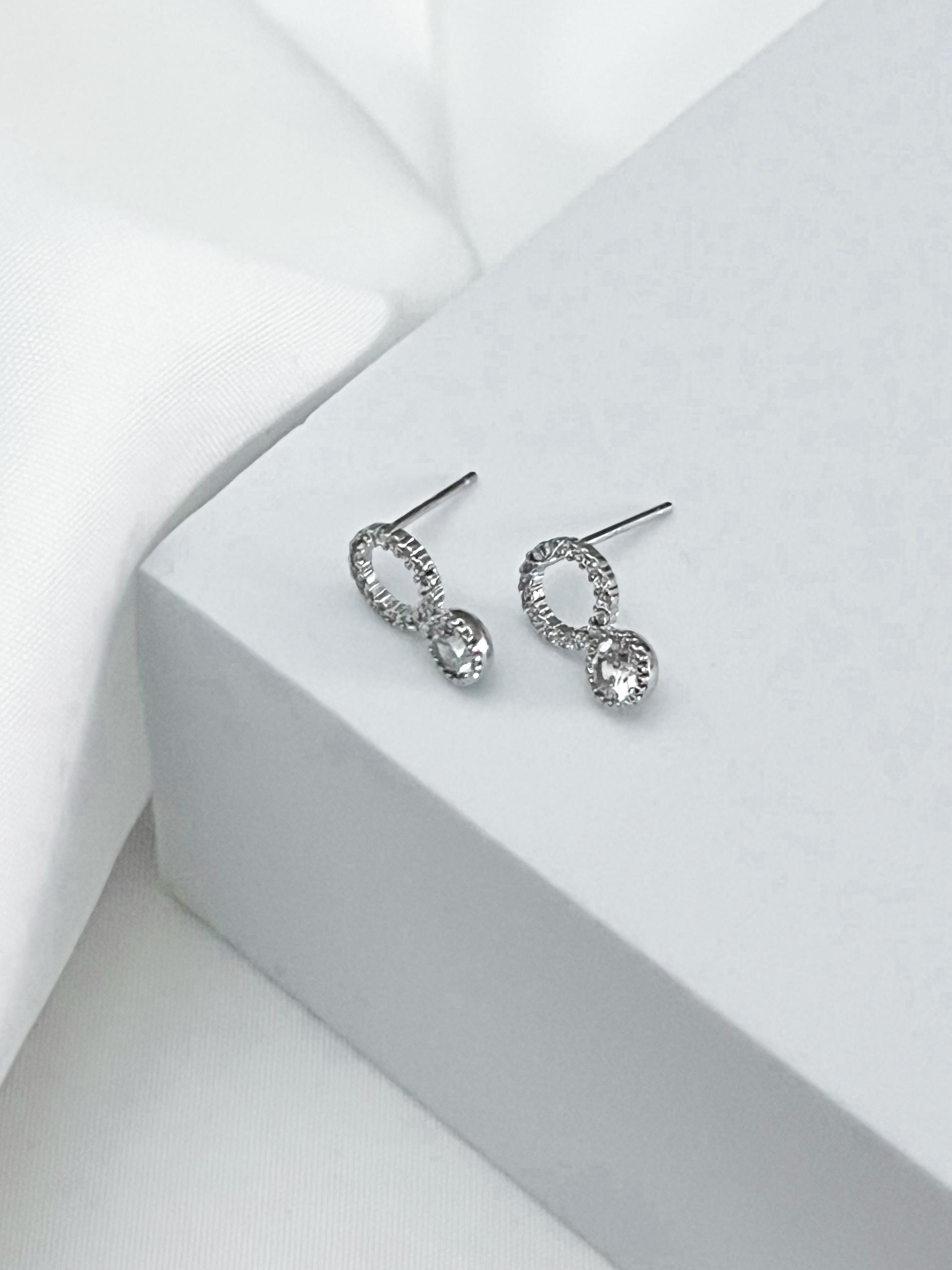 Wedding Circle Stud Earrings, Minimal Silver Bridal Earrings, CZ Crystal Studs for Bride or Bridesmaids, Elegant Jewelry Gift