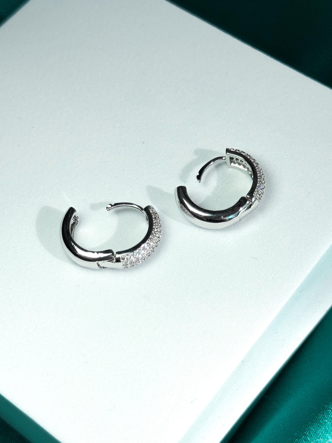 Diamond Pavé Huggie Earrings, Crystal CZ Hoop Earrings, Small Sparkly Huggies, Huggie Hoops Earrings, Elegant Everyday Jewelry, Gift for Her