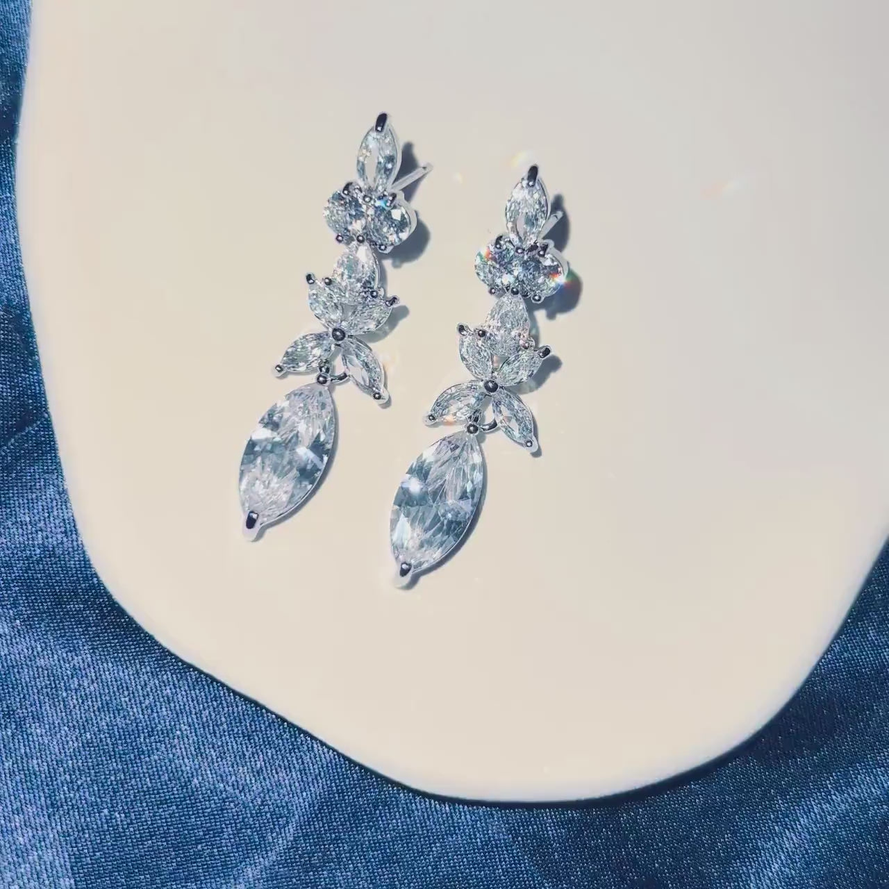 Crystal Drop Earrings Bridal Wedding Jewelry for Bride Silver Dangle Earrings Bridesmaid Earrings Dainty Bridal Gift Elegant Gift for Her